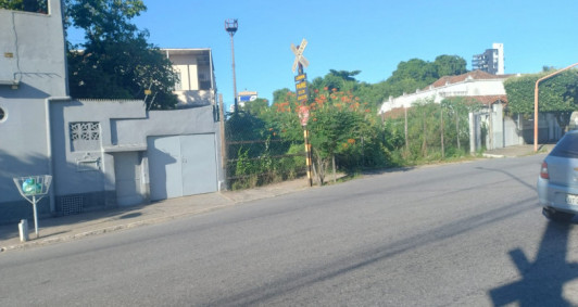 Terreno que precisa de manuten&ccedil;&atilde;o 