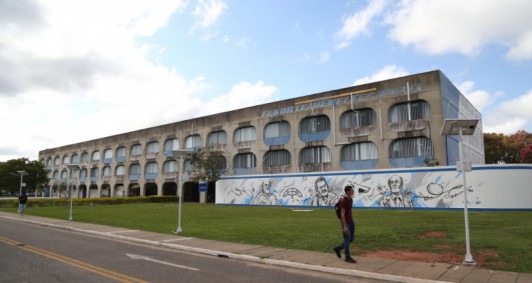 Pr&eacute;dio da reitoria da Uenf