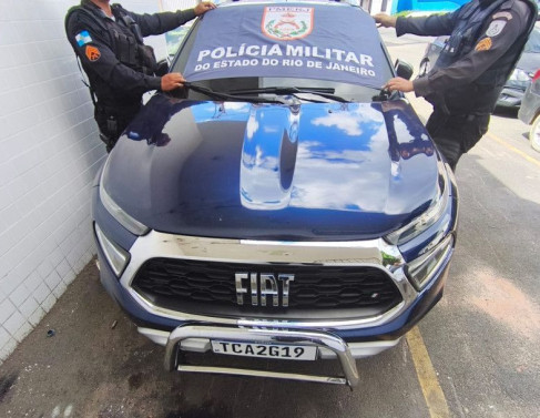 Roubada em Madureira, no RJ, carro foi encontrado no Parque Rio Branco, em Guarus 
