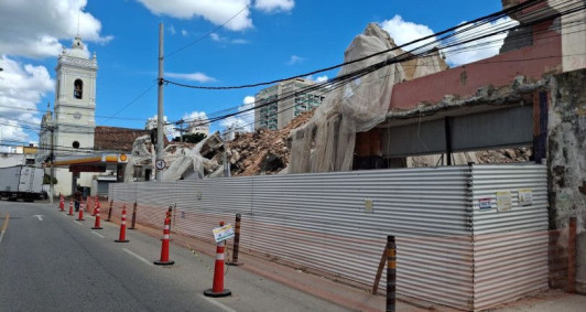 Obra de demoli&ccedil;&atilde;o do Edif&iacute;cio Itu quase no fim