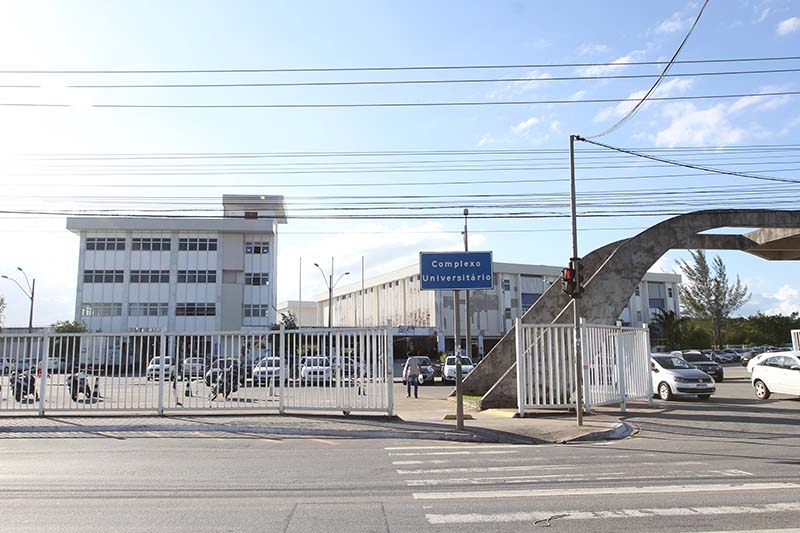 Alunos na Cidade Universit&aacute;ria.  Maca&eacute;-RJ-Brasil, 24/04/2019.