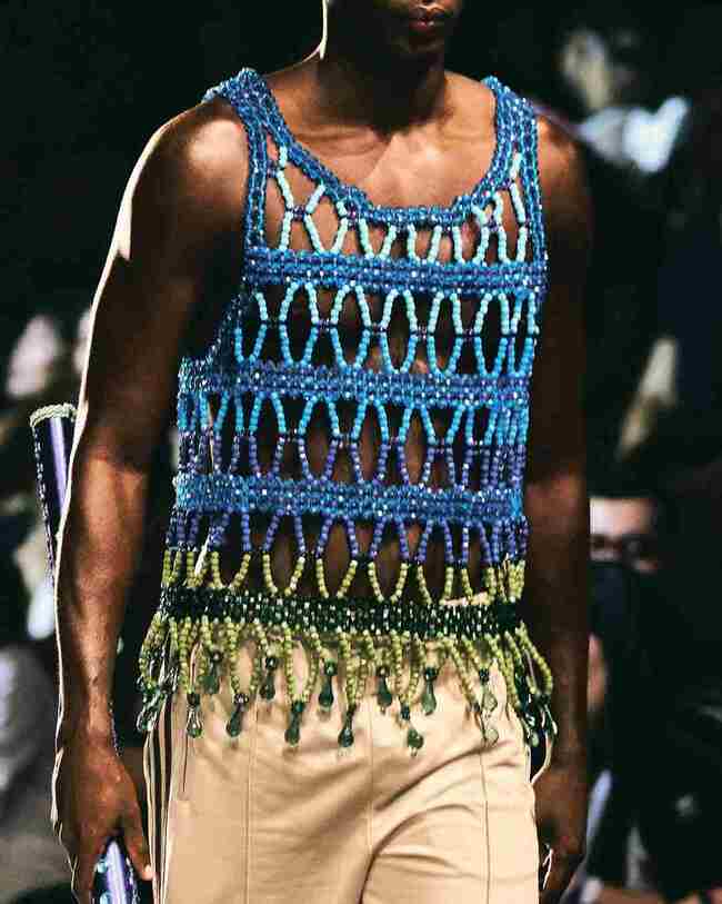 Pe&ccedil;a &eacute; assinada pelo figurinista Mateus Rebel