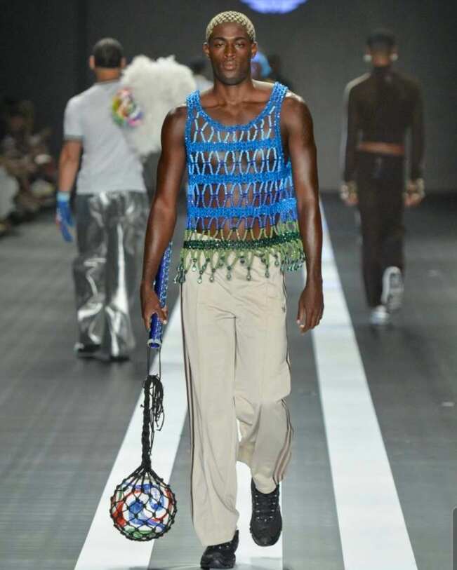 Pe&ccedil;a &eacute; assinada pelo figurinista Mateus Rebel