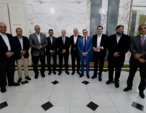 Prefeitos durante encontro com Ricardo Couto