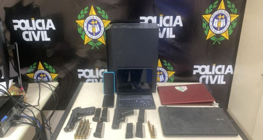 Armas e muni&ccedil;&otilde;es foram apreendidas 