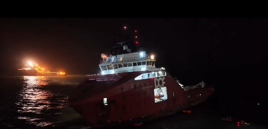Embarca&ccedil;&atilde;o ficou pr&oacute;xima &agrave; orla da Praia Campista