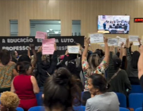 Protesto durante a sess&atilde;o