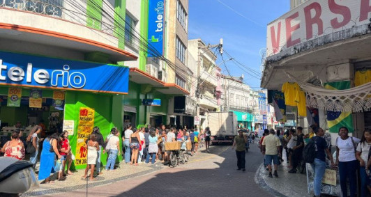 Inaugura��o de loja atrai multid�o (Fotos: M�rio S�rgio Junior)