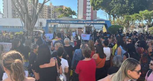 Manifesta&ccedil;&atilde;o dos professores e servidores da rede de ensino municipal de Campos