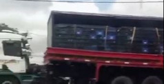 Colisão entre duas carretas é registrada na BR 101, em Campos