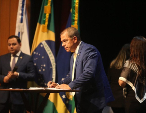 Posse em 2 de abril