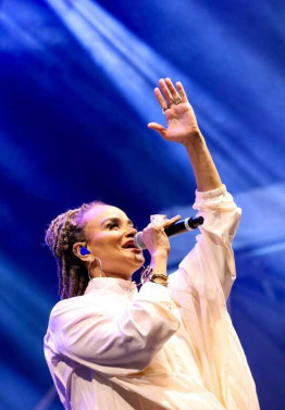 Luciana Mello no Farol