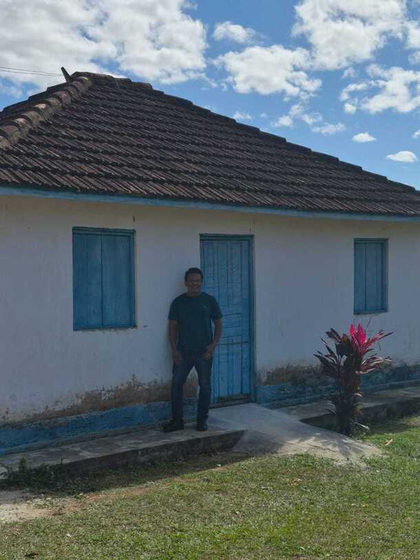 O ator D&eacute;o Garcez em uma resid&ecirc;ncia aos moldes da regi&atilde;o norte de Campos