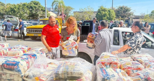 Cestas b&aacute;sicas arrecadadas na Feijoada da Folha s&atilde;o entregues a entidades assistenciais 
