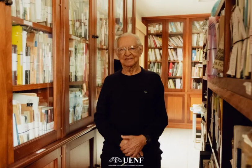 Welligton Paes possui centenas de livros, jornais e documentos hist&oacute;ricos da regi&atilde;o