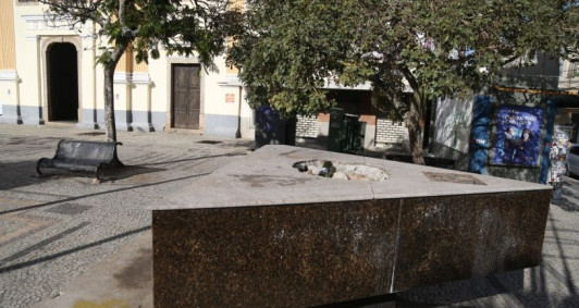 Estrutura onde ficava a est�tua de Tiradentes (Fotos: Rodrigo Silveira)