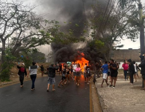 Manifesta&ccedil;&atilde;o na Avenida Carmem Carneiro