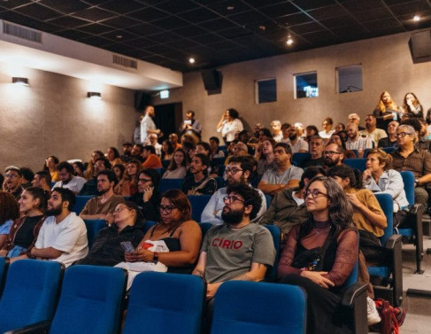 P&uacute;blico acompanhando as produ&ccedil;&otilde;es