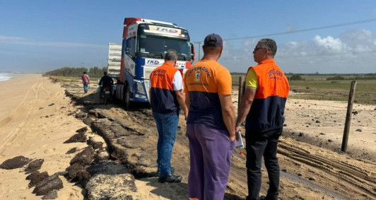Defesa Civil mobiliza &oacute;rg&atilde;os municipais diante dos impactos das ressacas no litoral de Campos