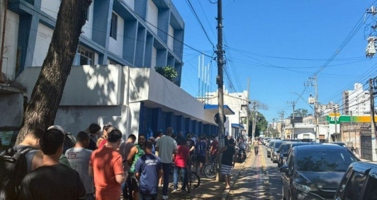 Fila da venda de ingressos nesta sexta-feira