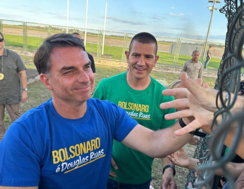 Fl&aacute;vio Bolsonaro em Campos (Fotos: Rodrigo Silveira)