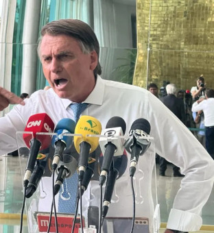 Descontrole, desordenado, resultado o condenado e perdedor.