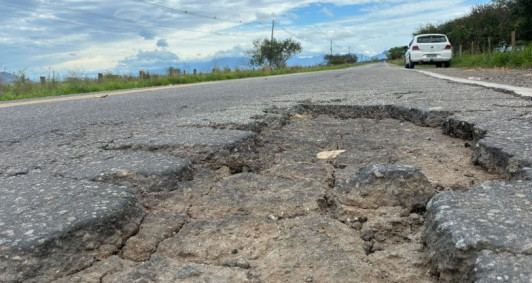 Excesso de buracos na RJ 158, no trecho entre Campos e S&atilde;o Fid&eacute;lis