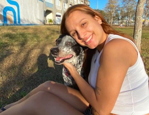 A estudante J&uacute;lia Aquino