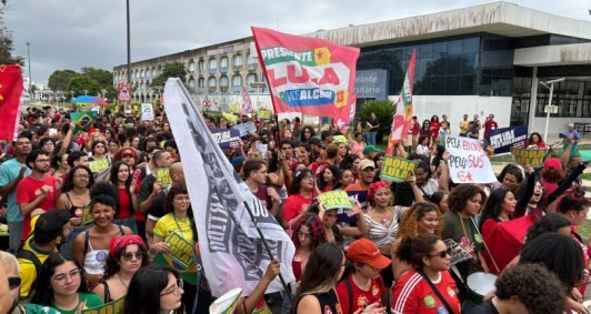 Estudante da Uenf protestam ap&oacute;s amea&ccedil;as