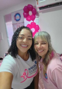 Ligia e Leila Ribeiro, fundadora do grupo volunt&aacute;rio Amigas Guerreiras
