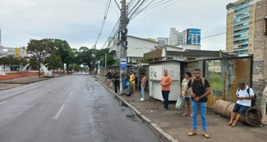 Segundo os relatos, os &ocirc;nibus e vans n&atilde;o est&atilde;o passando nos hor&aacute;rios habituais e prejudicando a ida e volta da vota&ccedil;&atilde;o