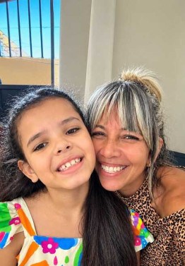 Leila e a neta Maria Clara