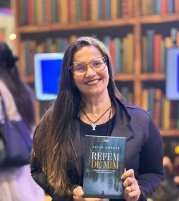 Apresenta&ccedil;&atilde;o do livro na Bienal de SP