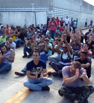 Protesto de servidores em frente à Petrobras