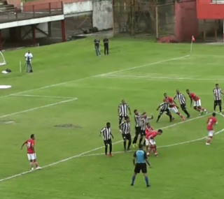 Partida aconteceu no est&aacute;dio Giulite Coutinho