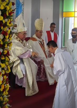 Dom Roberto Francisco e Dom Fernando Rifan estiveram presentes