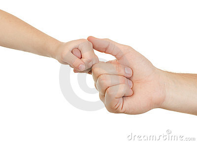 adulto-e-criança-da-mão-22034751