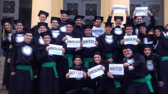 Faculdade de Medicina - homenagem a Bolsonaro-2