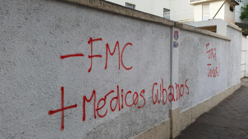 Faculdade de Medicina - homenagem a Bolsonaro - muro pichado (2)-2