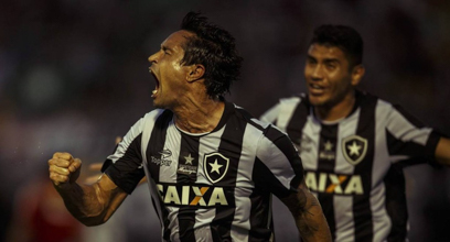 Dudu Cearense marcou o gol decisivo da vitria aos 45 do 2 tempo - Foto: Daniel Marenco / Agncia O Globo
